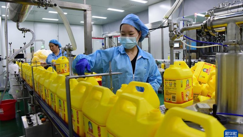 硝酸钠在玻璃行业中的应用与代理加盟解析**